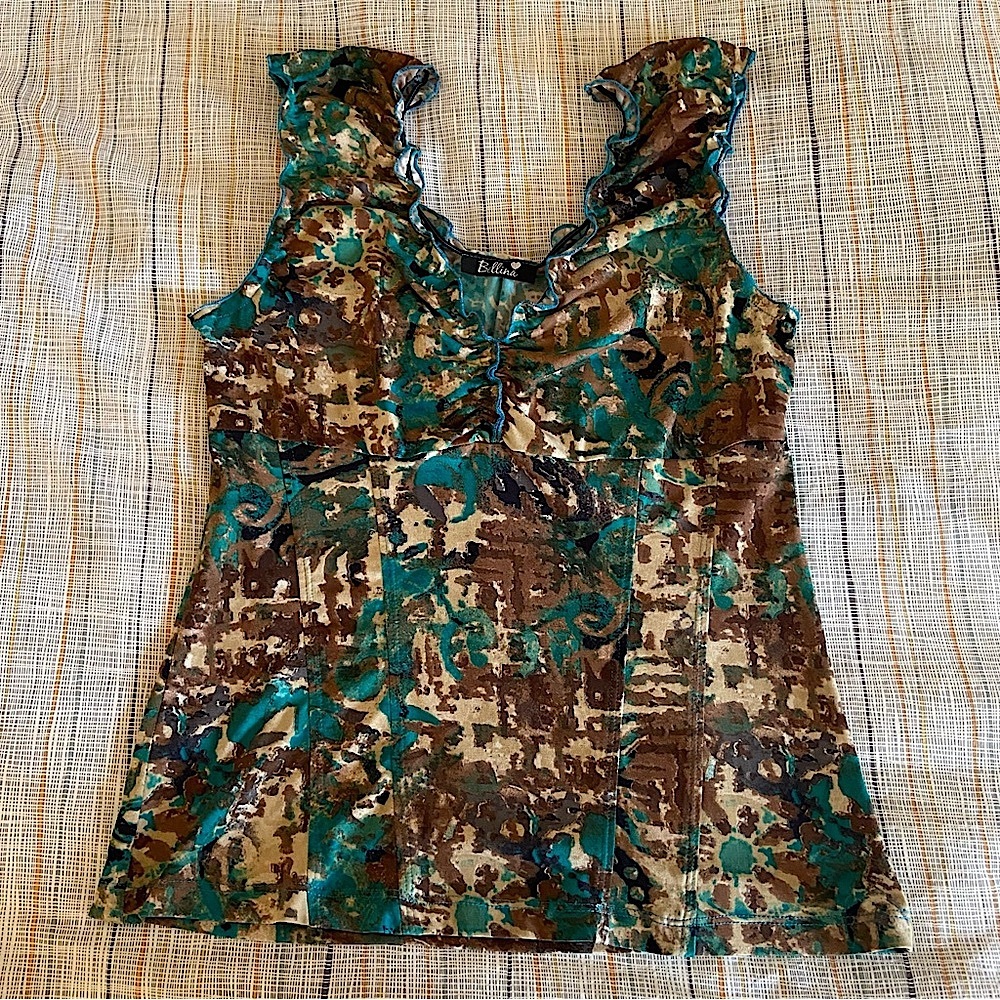 Vintage abstract patterned lettuce hem ruffle tank top
